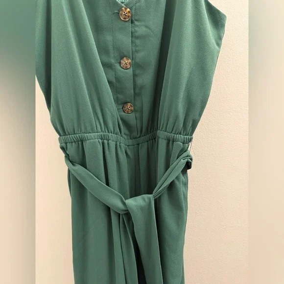 Reitmans | Forest Green Elegant Buttoned Cropped Jumpsuit - Picture 4 of 14